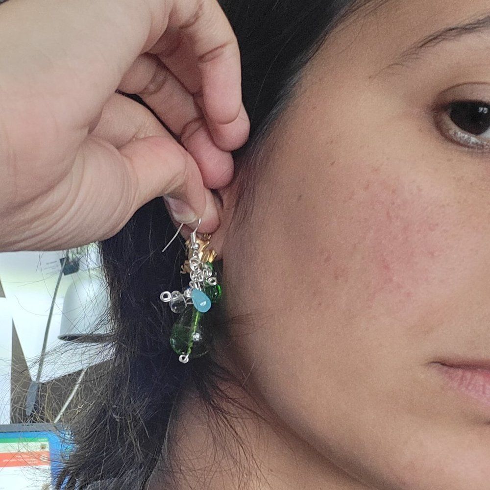 Handmade silver plated earrings green glass and mermaid tears - Picture 4 of 4